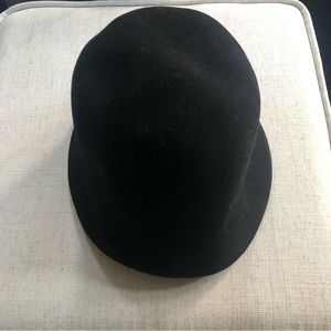 NWT women’s black wool bowler/derby hat. Adjustable.